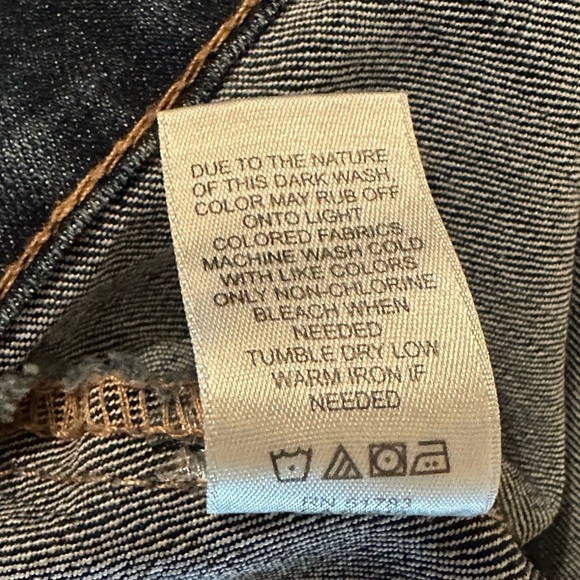 Maurices‎ Dark Wash Denim Jacket Size Medium Cropped Layering Urban Streetwear - Picture 8 of 9